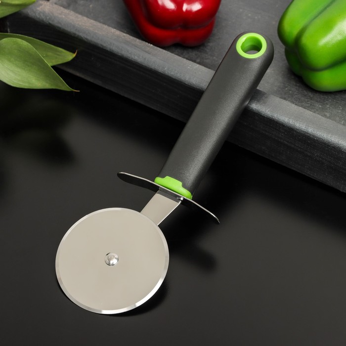 

Нож для пиццы и теста Доляна Lime, 20,56,5 см, цвет чёрно-зелёный, Кухонные инструменты "Lime"
