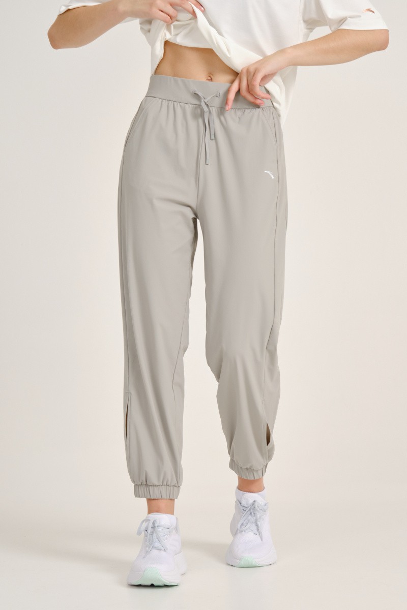 

Спортивные брюки женские Anta серые XS, Серый, 862427304 WOMEN PANTS BAR A-CHILL TOUCH/LYCRA SPORT