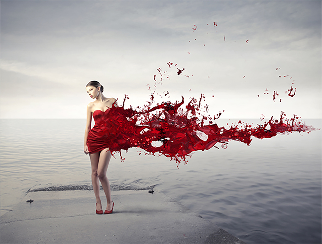Девушка в Красном платье у воды