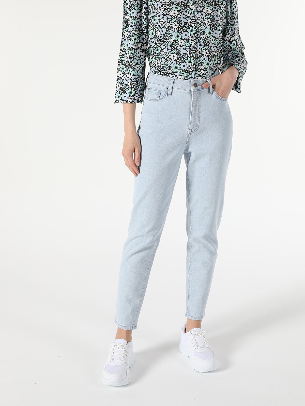 

Джинсы женские Colins CL1055547_Q1.V1_DN41502 голубые 31-30 INT, Голубой, CL1055547_Q1.V1_DN41502