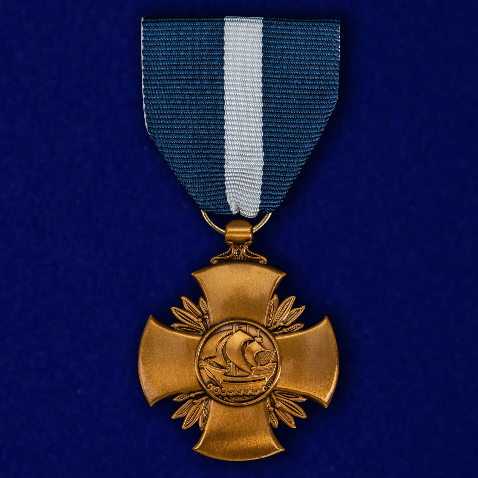 

Сувенирный знак Kamukamu военно-морской крест США, 736026