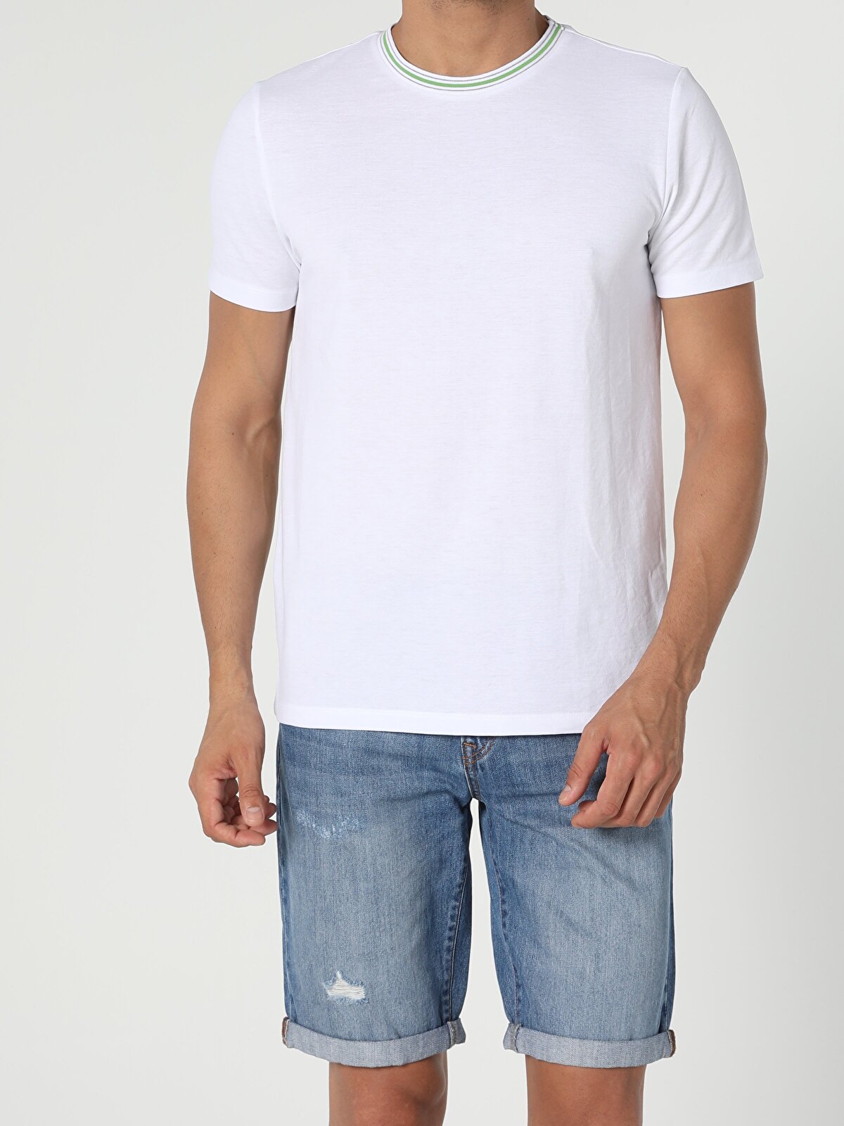 

Футболка мужская Colins CL1053866_Q1.V1 белая M, CL1053866_Q1.V1