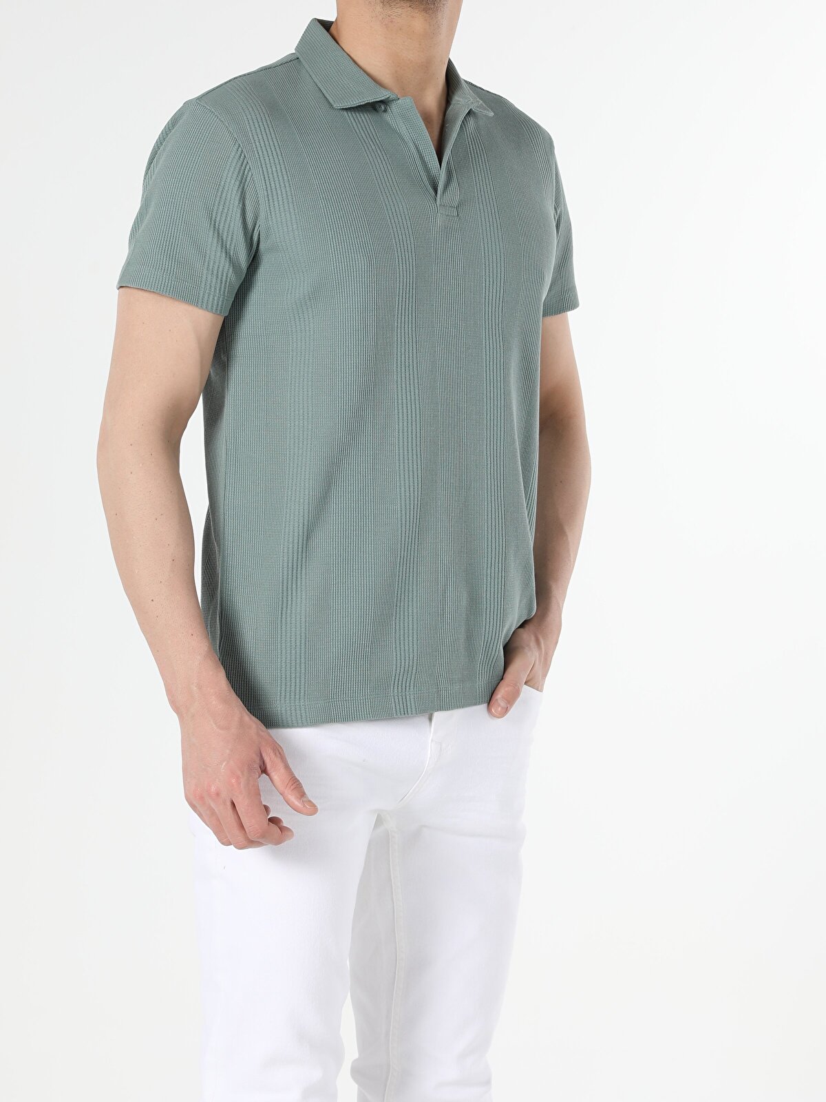 

Футболка мужская Colins CL1054364_Q1.V1 хаки S, CL1054364_Q1.V1