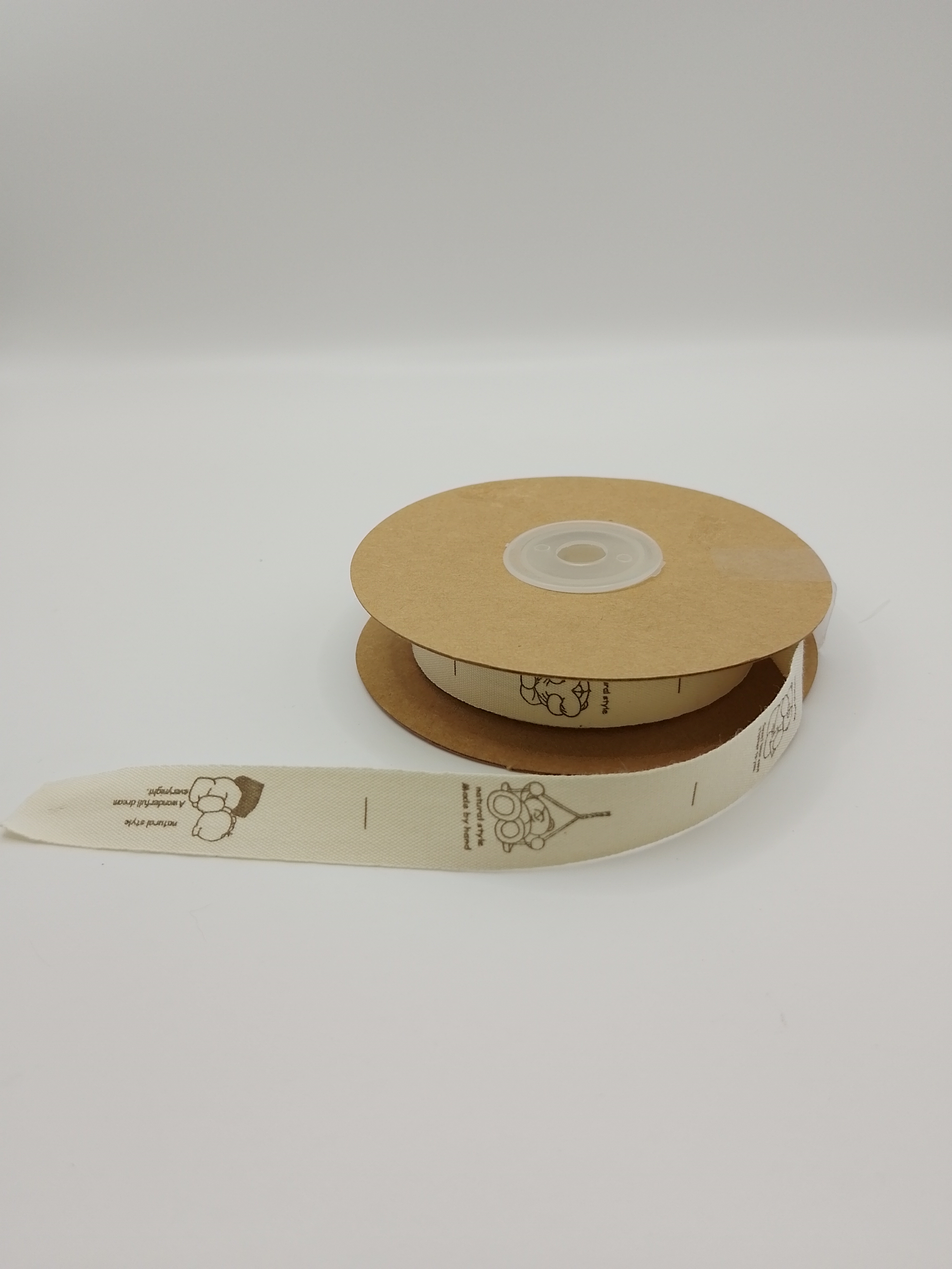 

Лента льняная 15мм Hand Made 11м 051-100а