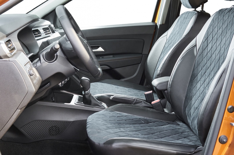 

Чехлы на сиденья Сейнтекс SN-96437 для Toyota Hilux, Черный, Toyota Hilux VIII 2015- Ромб
