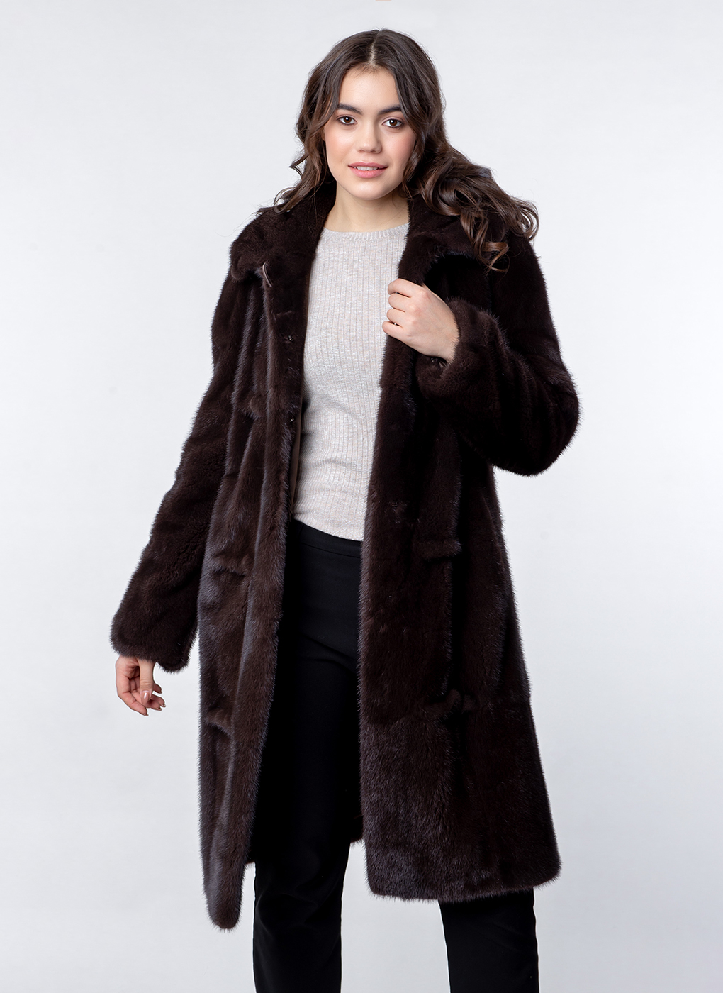 

Шуба женская Simakhov 58667 коричневая 50 RU, 58667