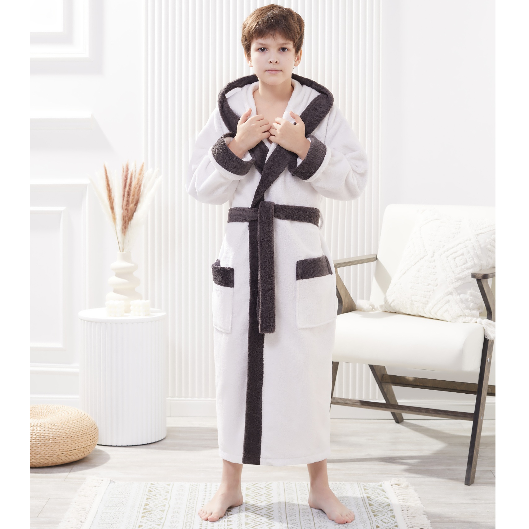 Халат детский AtlasPlus Чемпион белый серый 152 3500₽