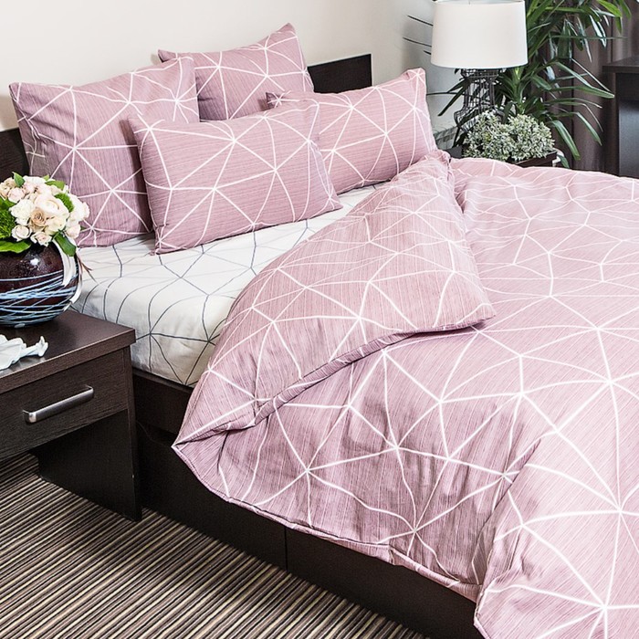 

Постельное бельё Ночь Нежна 1,5сп «Грань», цвет брусничный, размер 145х215см, 150х220см, 7