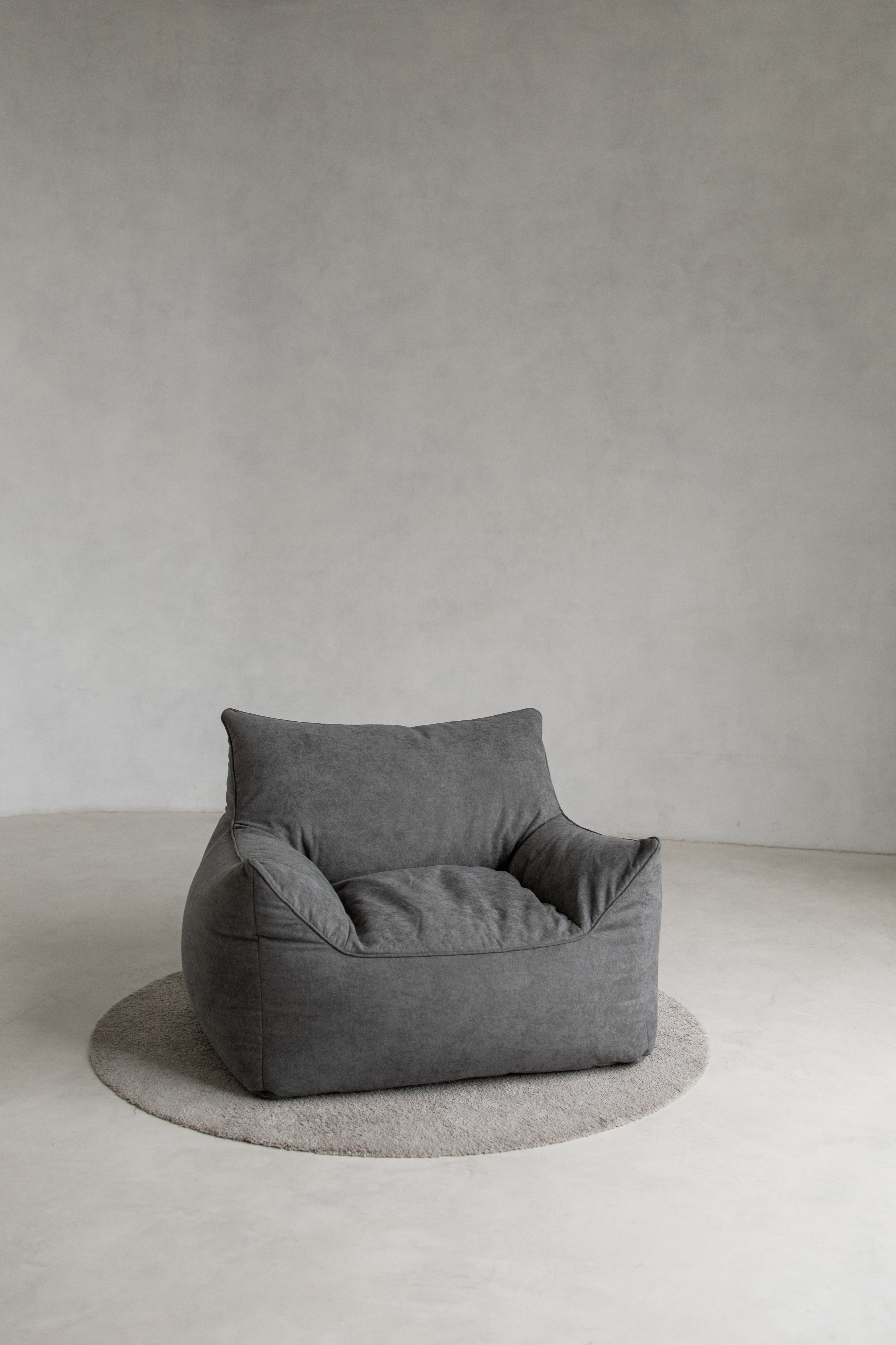 Бескаркасное кресло мешок Softpear Империал Блэк, микровелюр