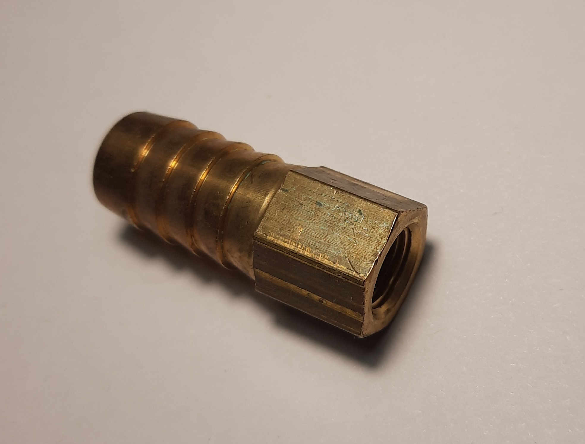Штуцер из латуни, резьба: внутренняя G1/8, диаметр трубки штуцера 14 мм коннектор для капельной трубки 6 мм внутренняя резьба 3 4