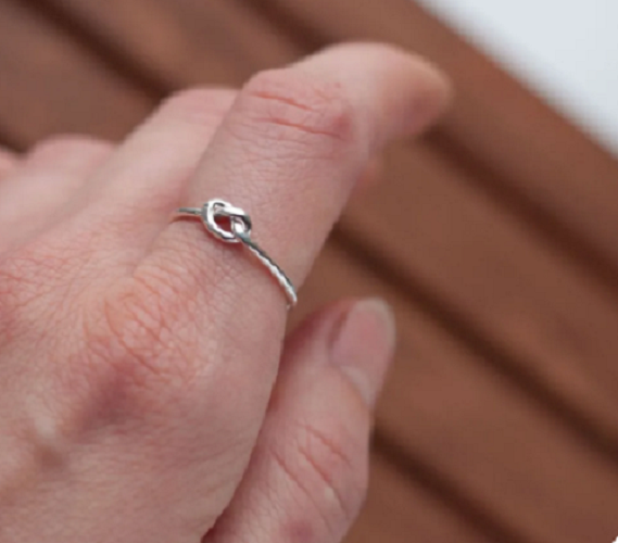 

Кольцо из серебра р.  NoBrand узелок, узелок