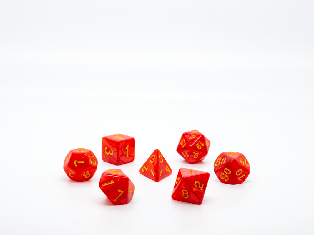 Набор кубиков для D&D, Dungeons and Dragons, Pathfinder красный мрамор с золотыми цифрами