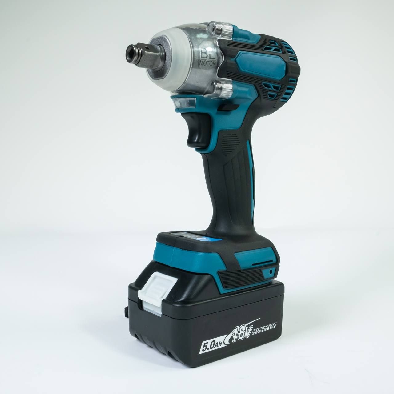 Аккумуляторный гайковерт с двумя аккумуляторами по 18 Вольт 300058-PRO 1290500₽