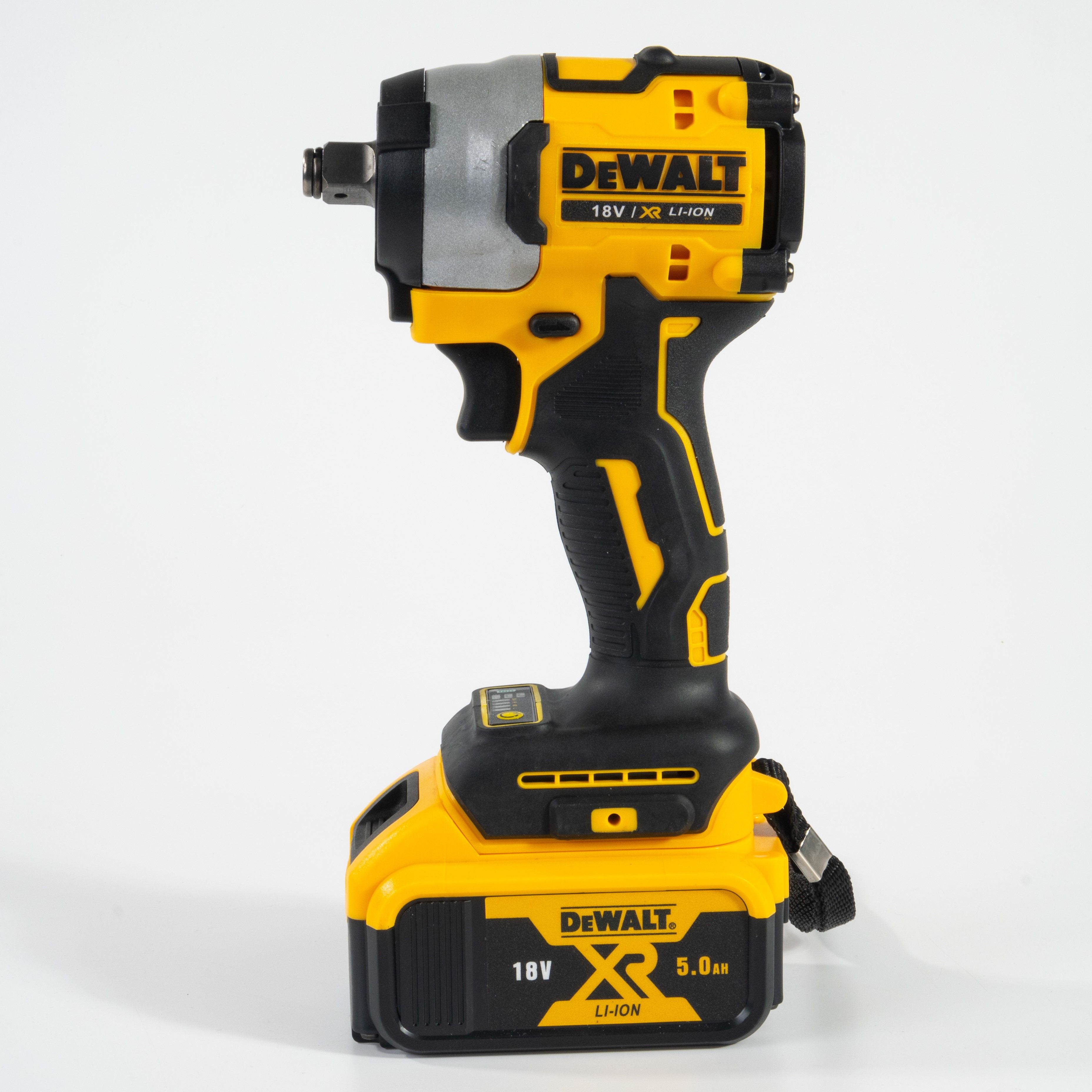 Аккумуляторный гайковерт DeWalt DCF921 18V Brushless