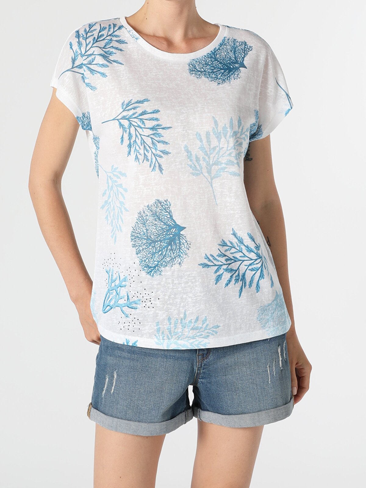 

Футболка женская Colins CL1054054_Q1.V1 белая M, CL1054054_Q1.V1