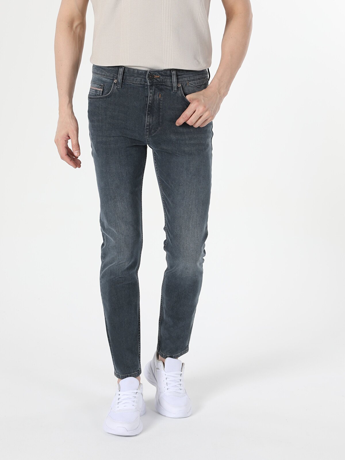 

Джинсы мужские Colins CL1055408_Q1.V1_DN41420 серые 28-32 INT, Серый, CL1055408_Q1.V1_DN41420