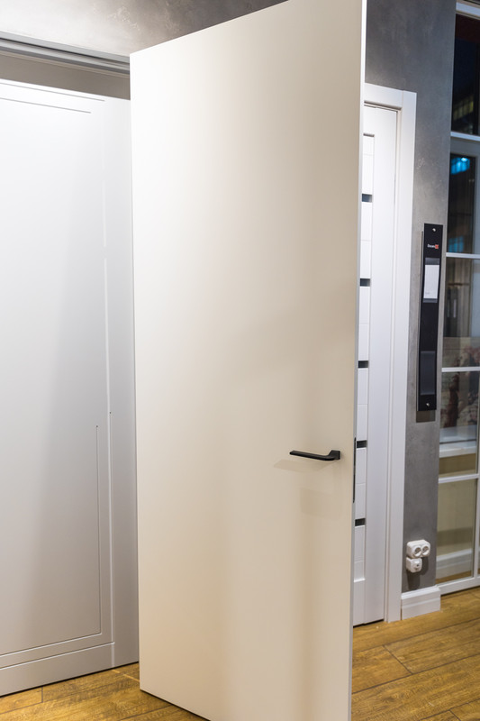 Межкомнатная дверь скрытого монтажа Doors4U с кромкой ABS 2000х800 СД-01.01