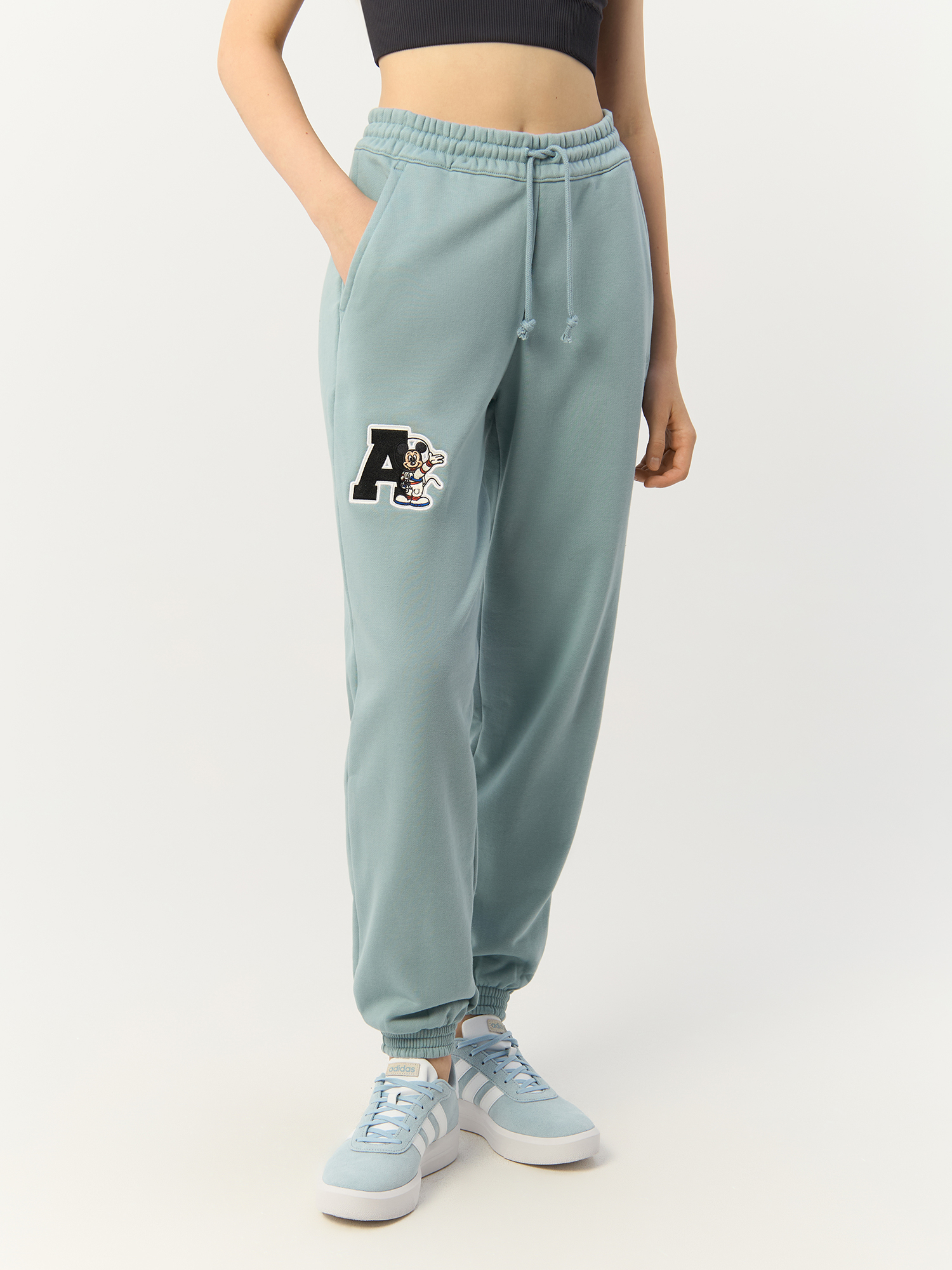 Спортивные брюки женские Adidas Originals Disney Cuffed Joggers HL9085 серые 42 EU adidas серый