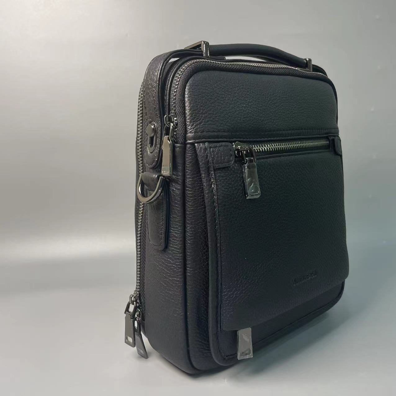 

Сумка мужская Vitacci TA1272-01 черная, Черный, TA1272-01