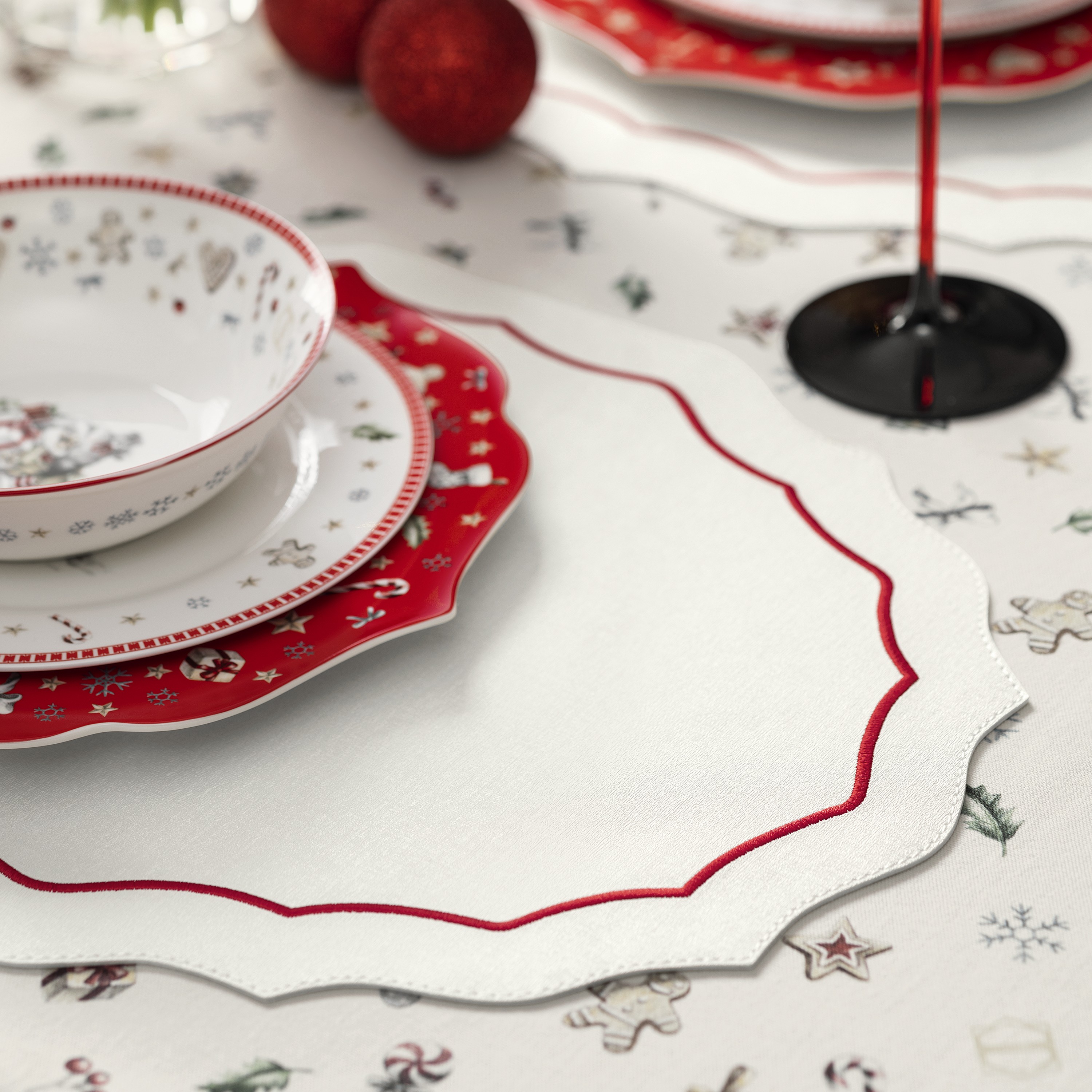 

Подставка под горячее Togas Сноуфан 49х36 см, бело-красный, Сноуфан