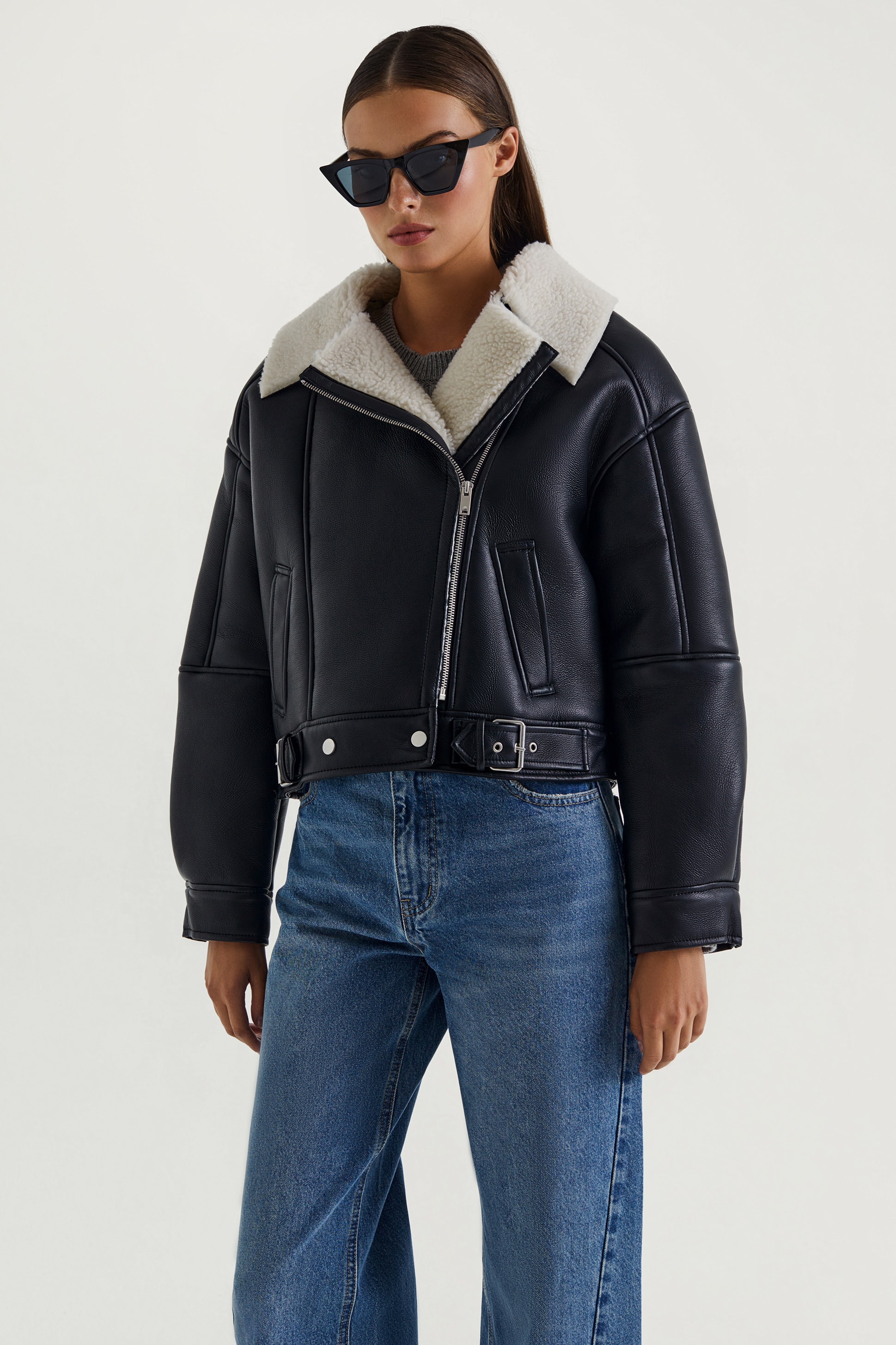 

Дубленка женская LOVE REPUBLIC 2359513113 черная 50 RU, 2359513113