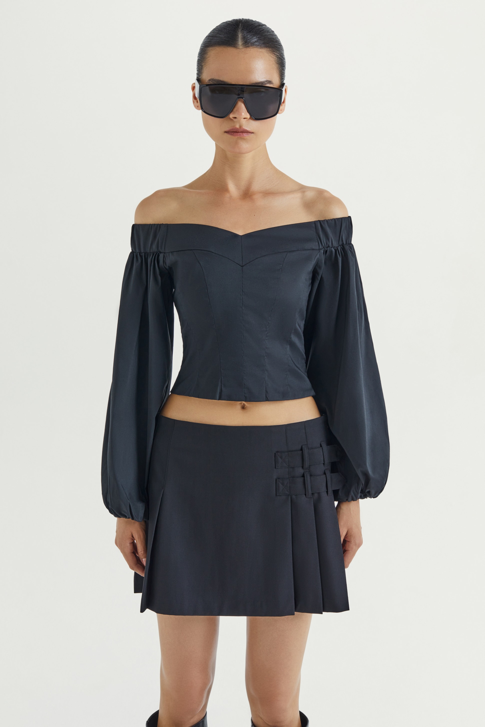 

Топ женский LOVE REPUBLIC 2358020352 черный 44 RU, 2358020352