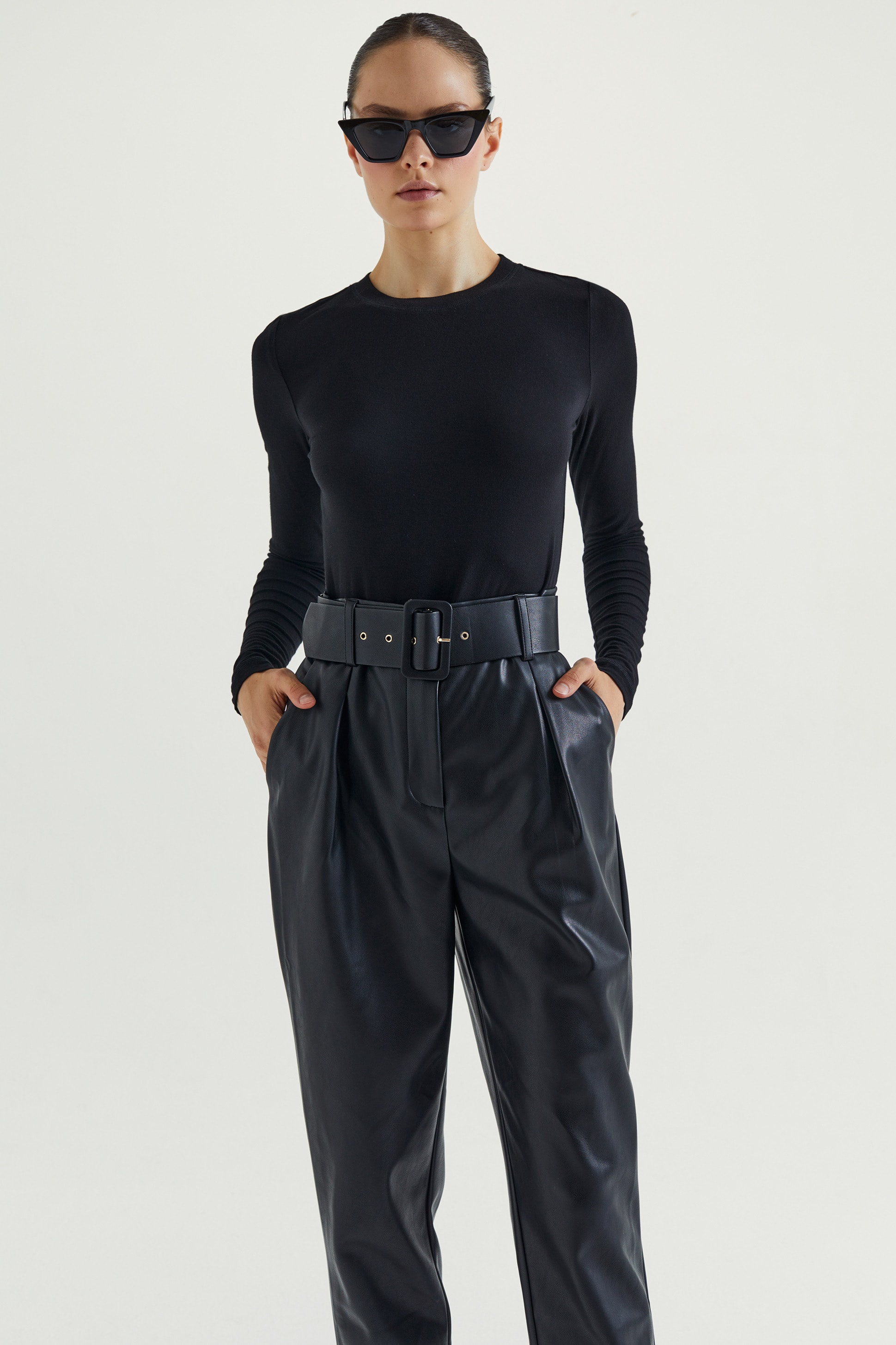 

Джемпер женский LOVE REPUBLIC 2359110315 черный S, 2359110315