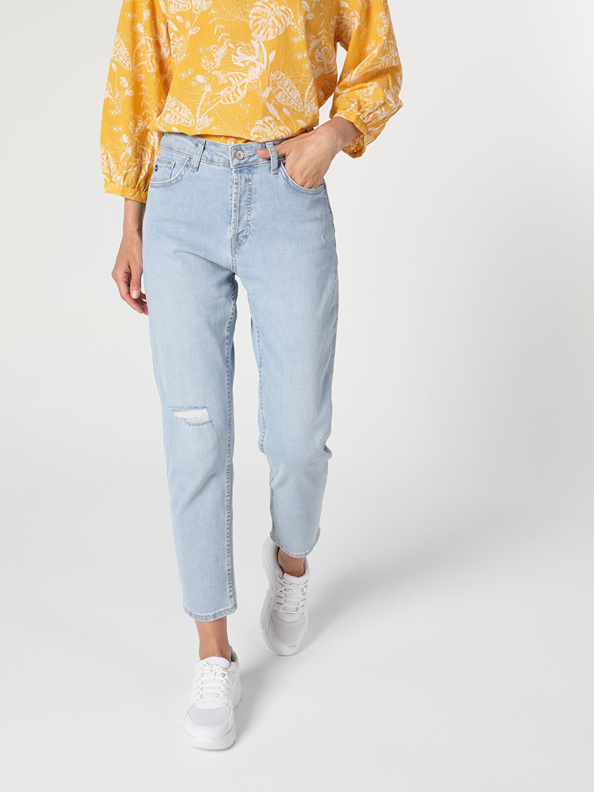 

Джинсы женские Colins CL1055534_Q1.V1_DN41484 голубые 27-30 INT, Голубой, CL1055534_Q1.V1_DN41484