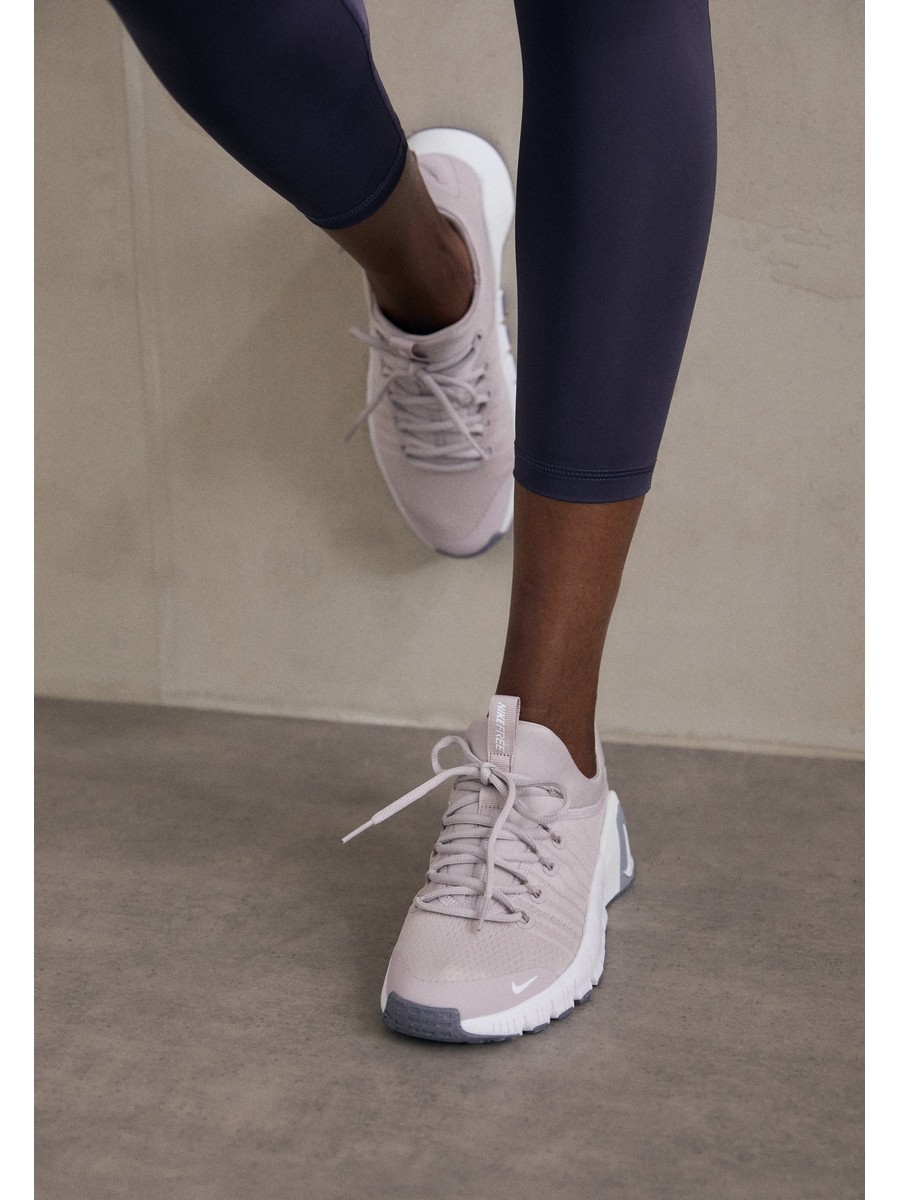 

Спортивные кроссовки женские Nike N1241A1AB розовые 38 EU, Розовый, N1241A1AB