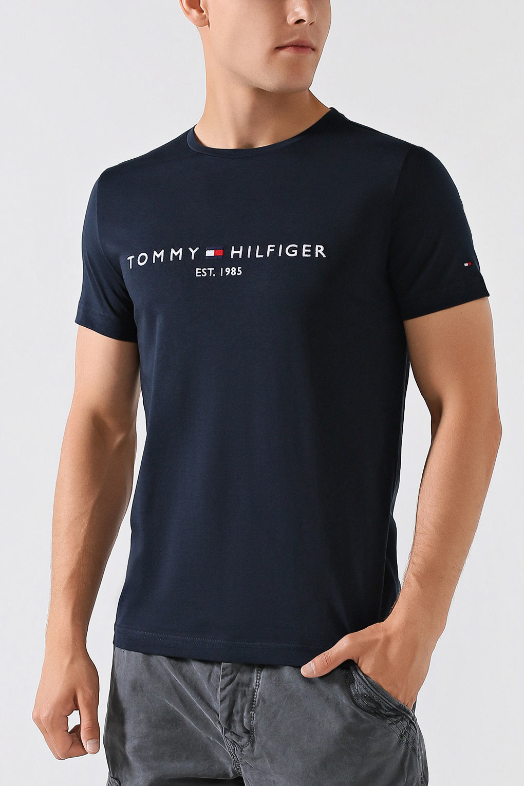 

Футболка мужская Tommy Hilfiger MW0MW11465 синяя L, Синий, MW0MW11465