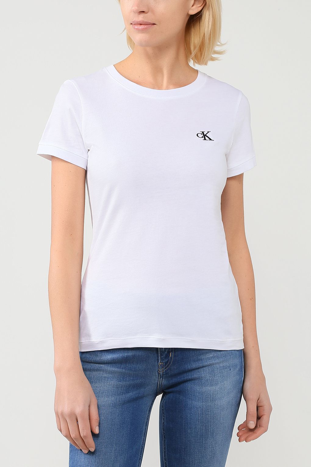 

Футболка женская Calvin Klein Jeans J20J212883 белая S, Белый, J20J212883