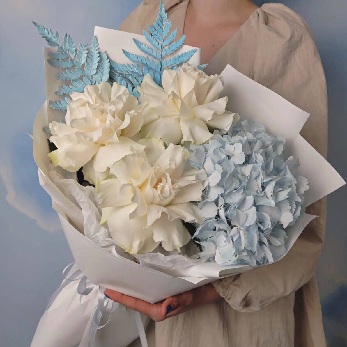 

Авторский букет живых цветов Bue Blue в голубой гамме Sky Bloom Room 38, Blue blue sky