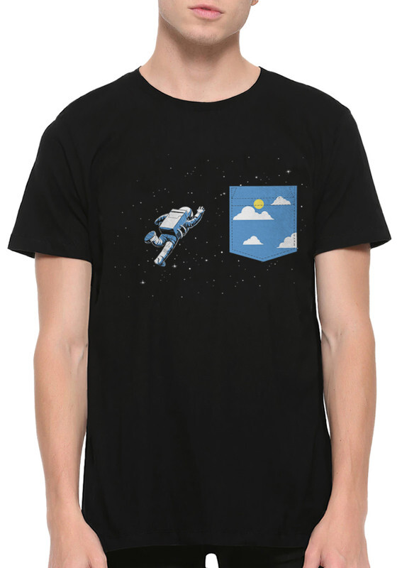 

Футболка мужская Dream Shirts Космонавт в Кармашке черная M, Космонавт в Кармашке