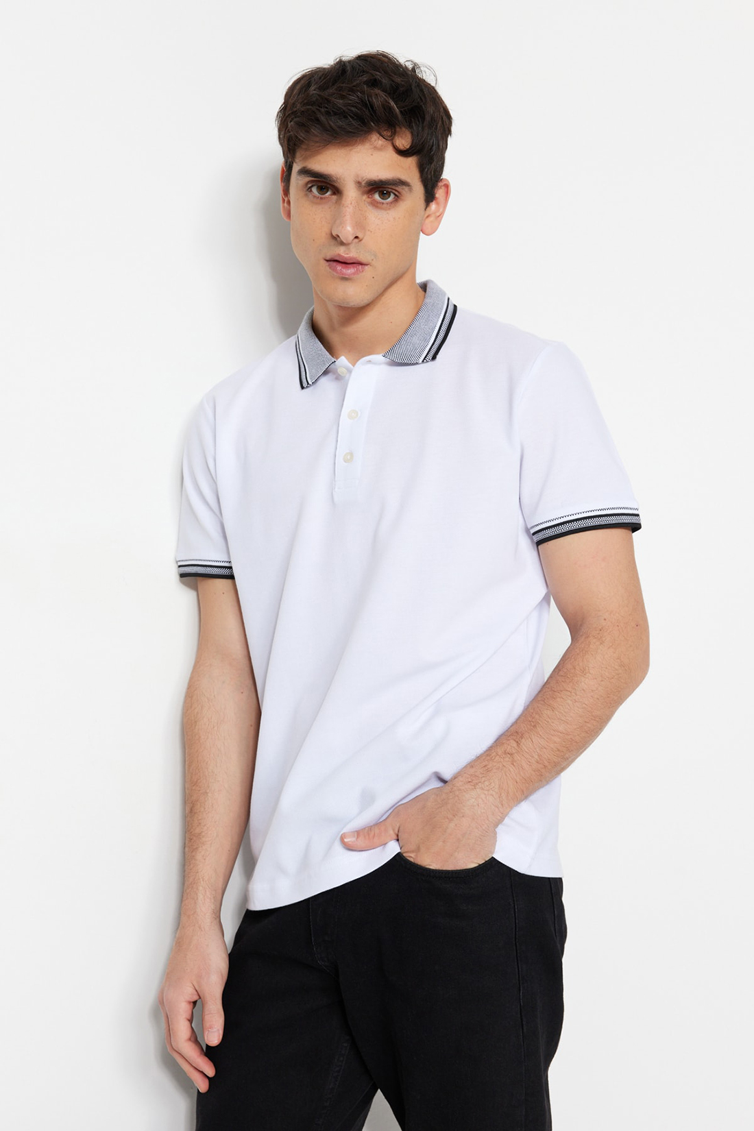 

Футболка мужская Trendyol TMNSS22PO00014 белая 2XL, Белый, TMNSS22PO00014