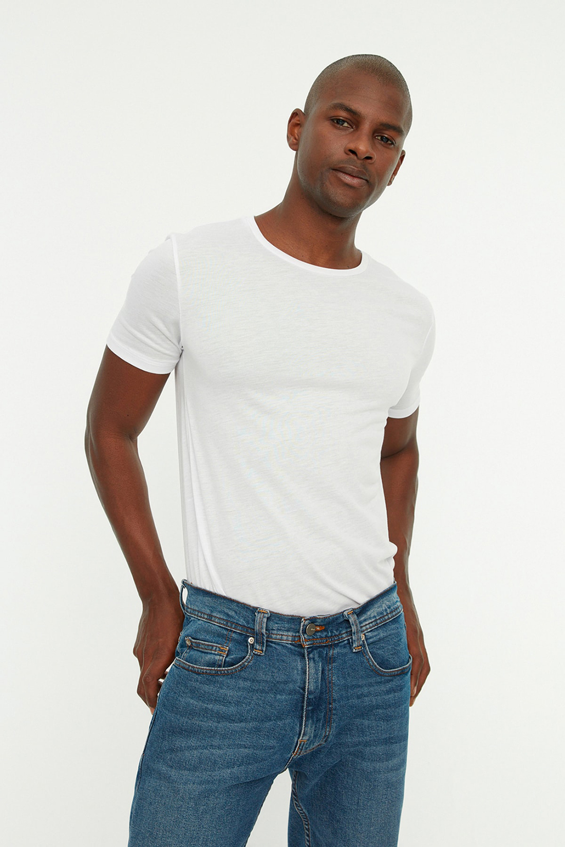 

Футболка мужская Trendyol TMNSS22TS0270 белая 2XL, Белый, TMNSS22TS0270