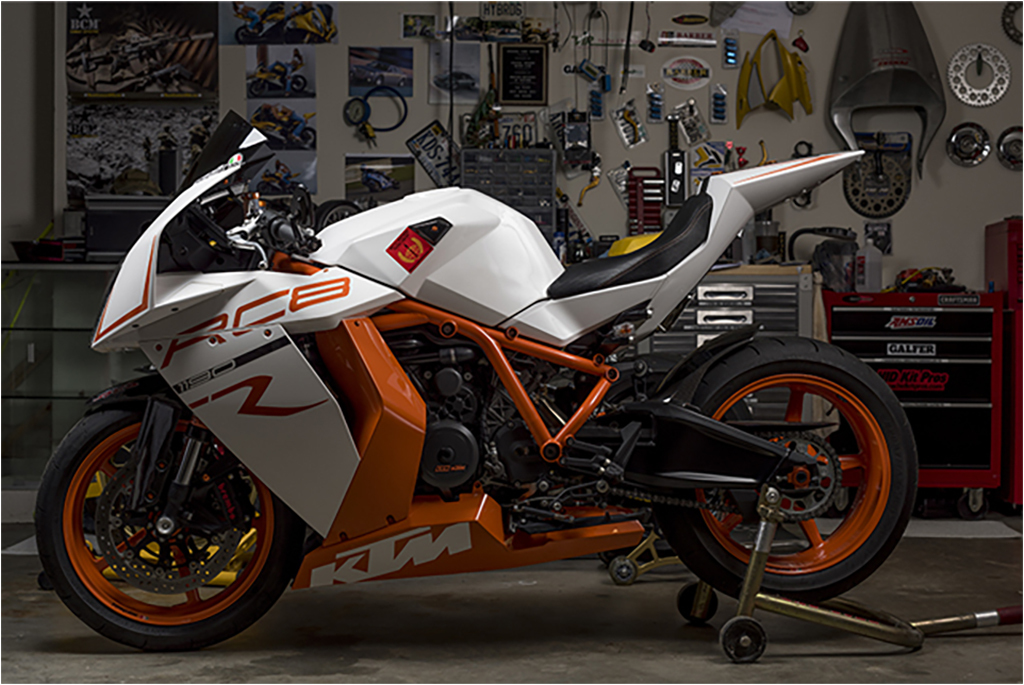 KTM r8