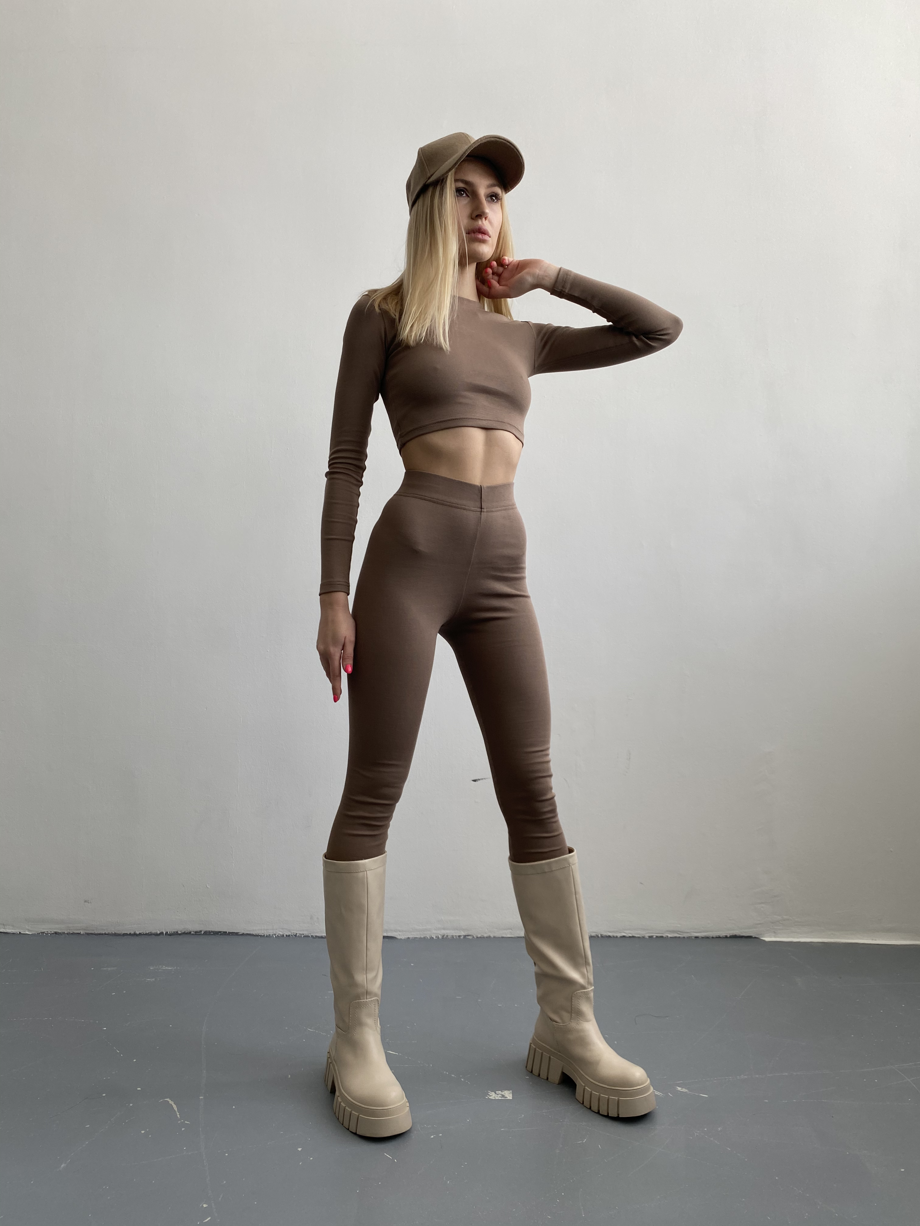 

Топ женский Elements clothes кроп топ коричневый S, кроп топ