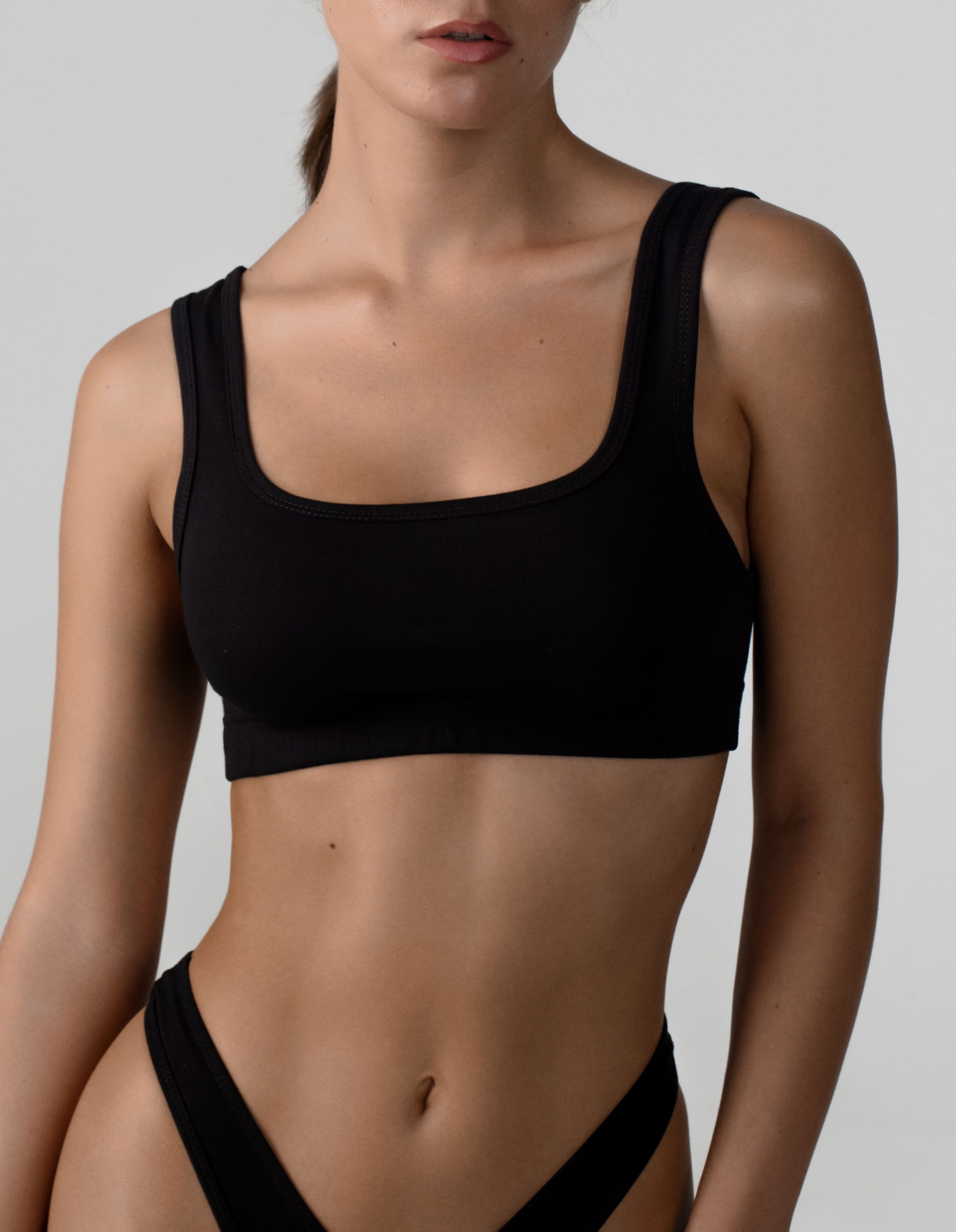 

Топ женский Elements clothes на широких бретелях черный S, на широких бретелях