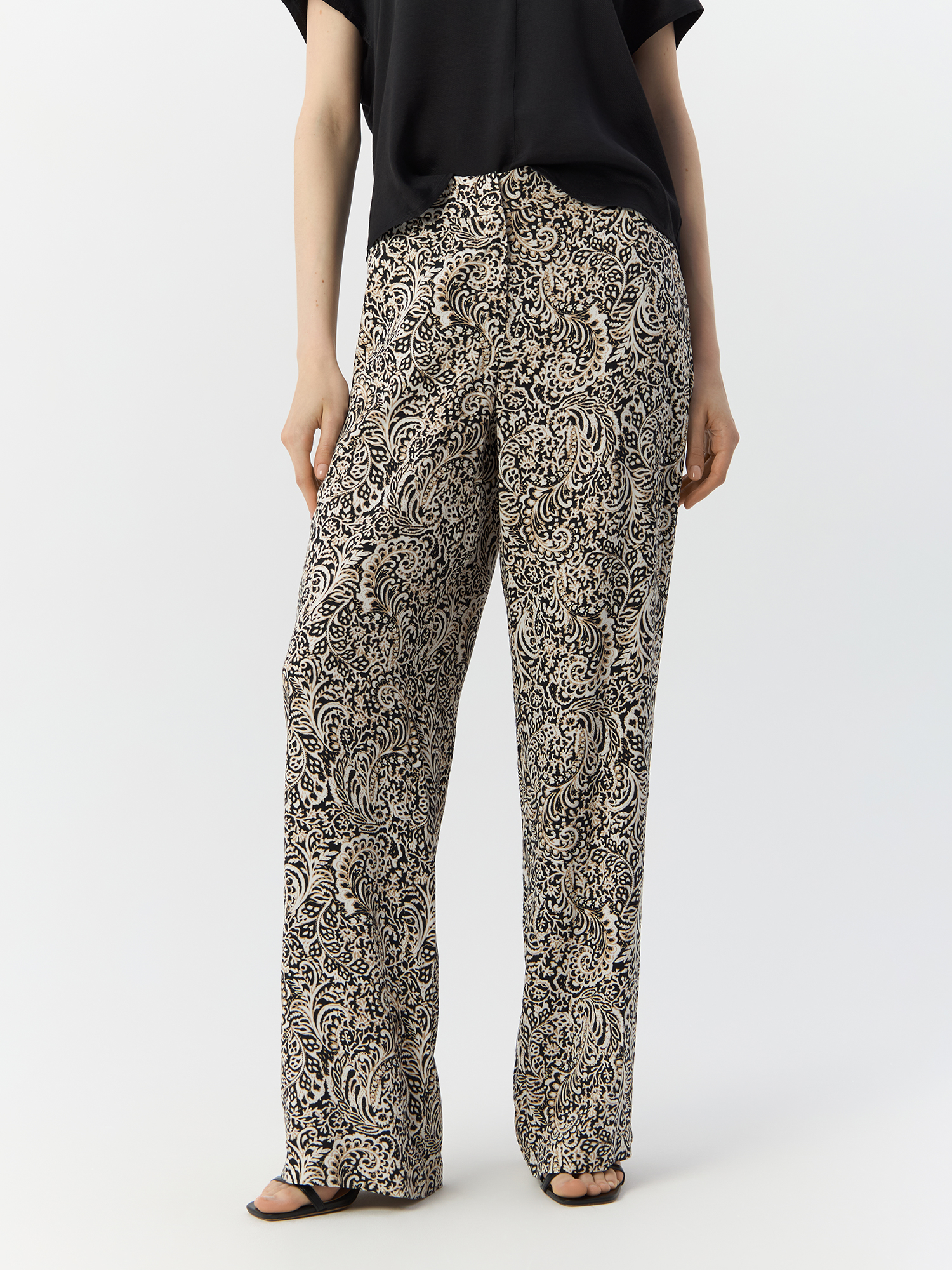 

Брюки женские Gerry Weber 822040-66604 черные 40, Черный, 822040-66604