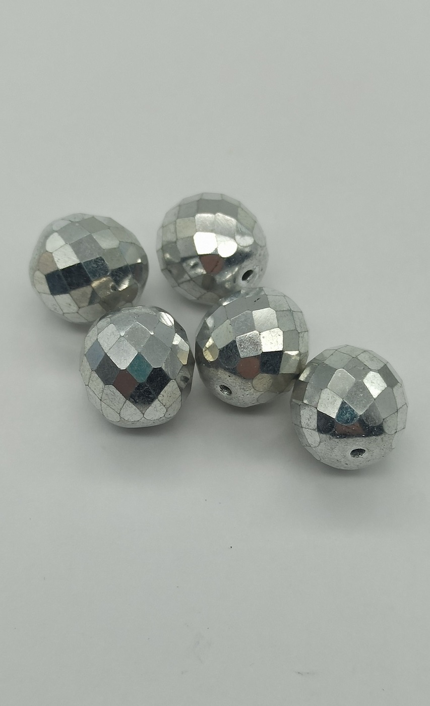 

Стеклянные чешские бусины Fire polished beads ганеные круг 16 мм Crystal Labrador Full 2шт, Серебристый, FP-16