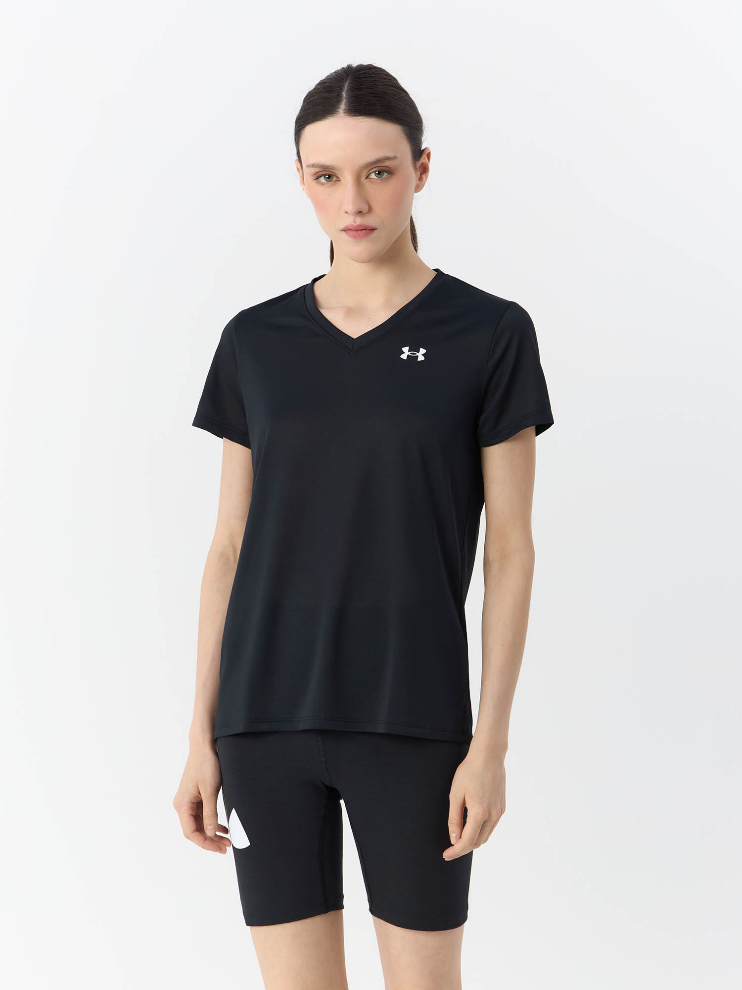 Футболка женская Under Armour 1384229-1 черная 42-46 RU 4271₽