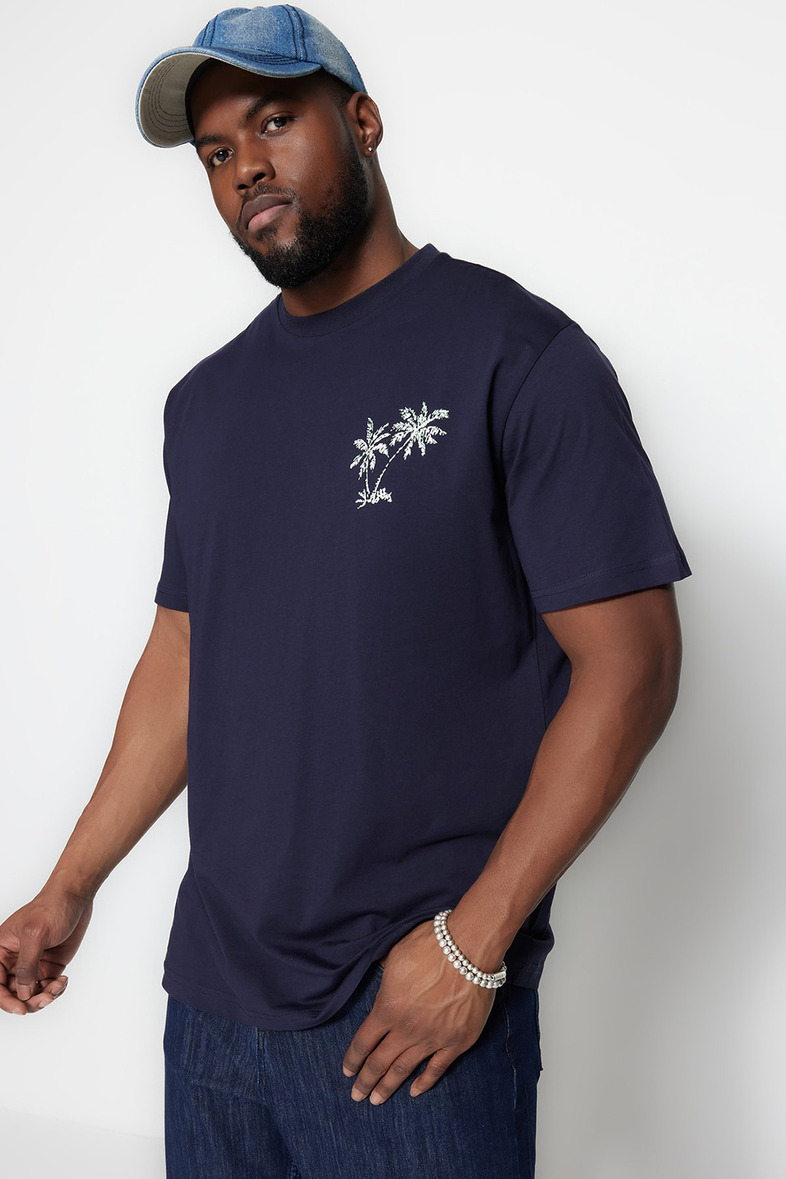 

Футболка мужская Trendyol TMNSS23TS00133 синяя 5XL, Синий, TMNSS23TS00133