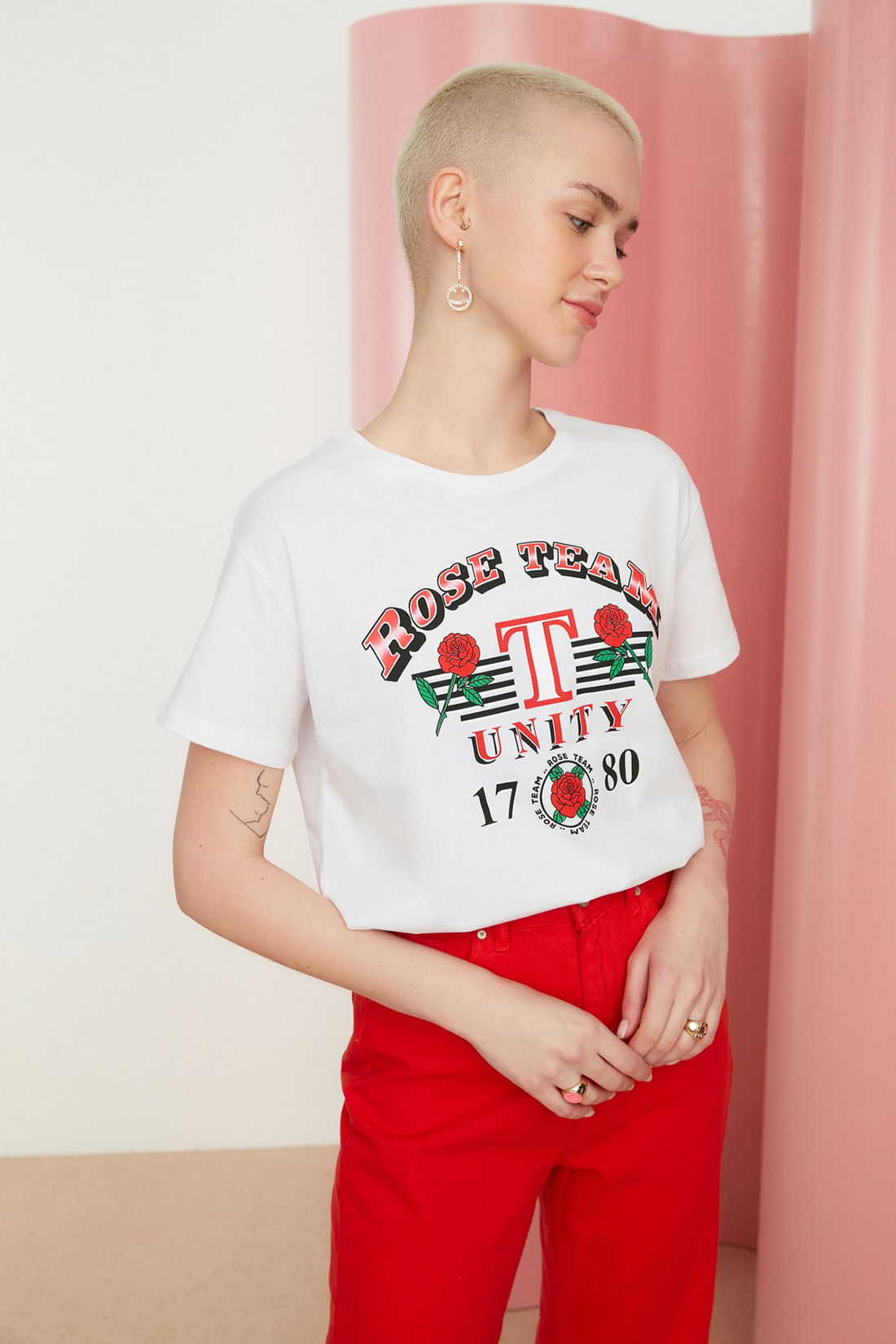 

Футболка женская Trendyol TWOSS22TS0958 белая M, Белый, TWOSS22TS0958