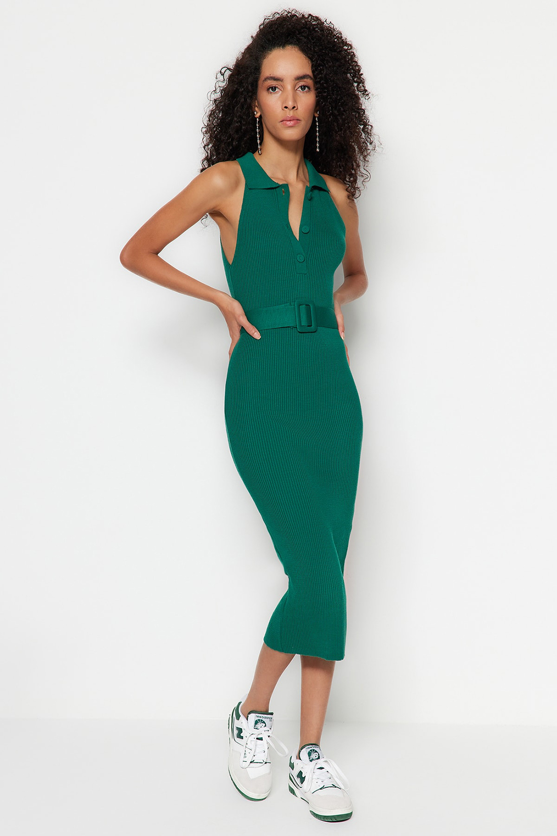Платье женское Trendyol TWOSS22EL1031 зеленое M