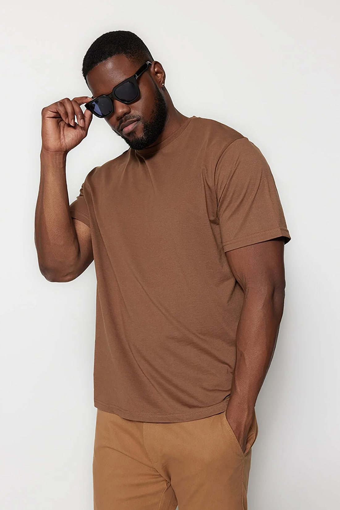 

Футболка мужская Trendyol TMNSS23TS00138 коричневая 6XL, Коричневый, TMNSS23TS00138