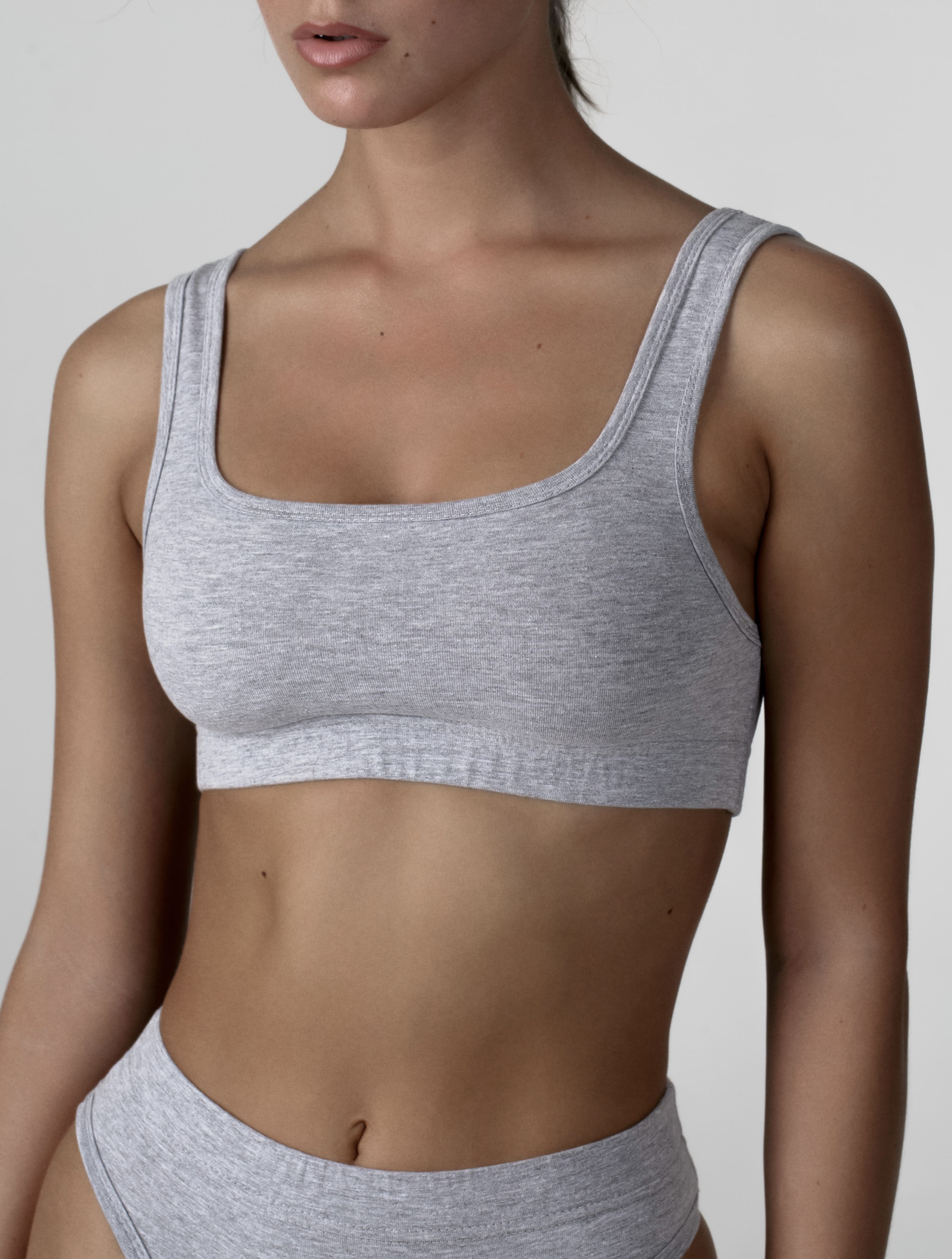 

Топ женский Elements clothes на широких бретелях серый XS, на широких бретелях