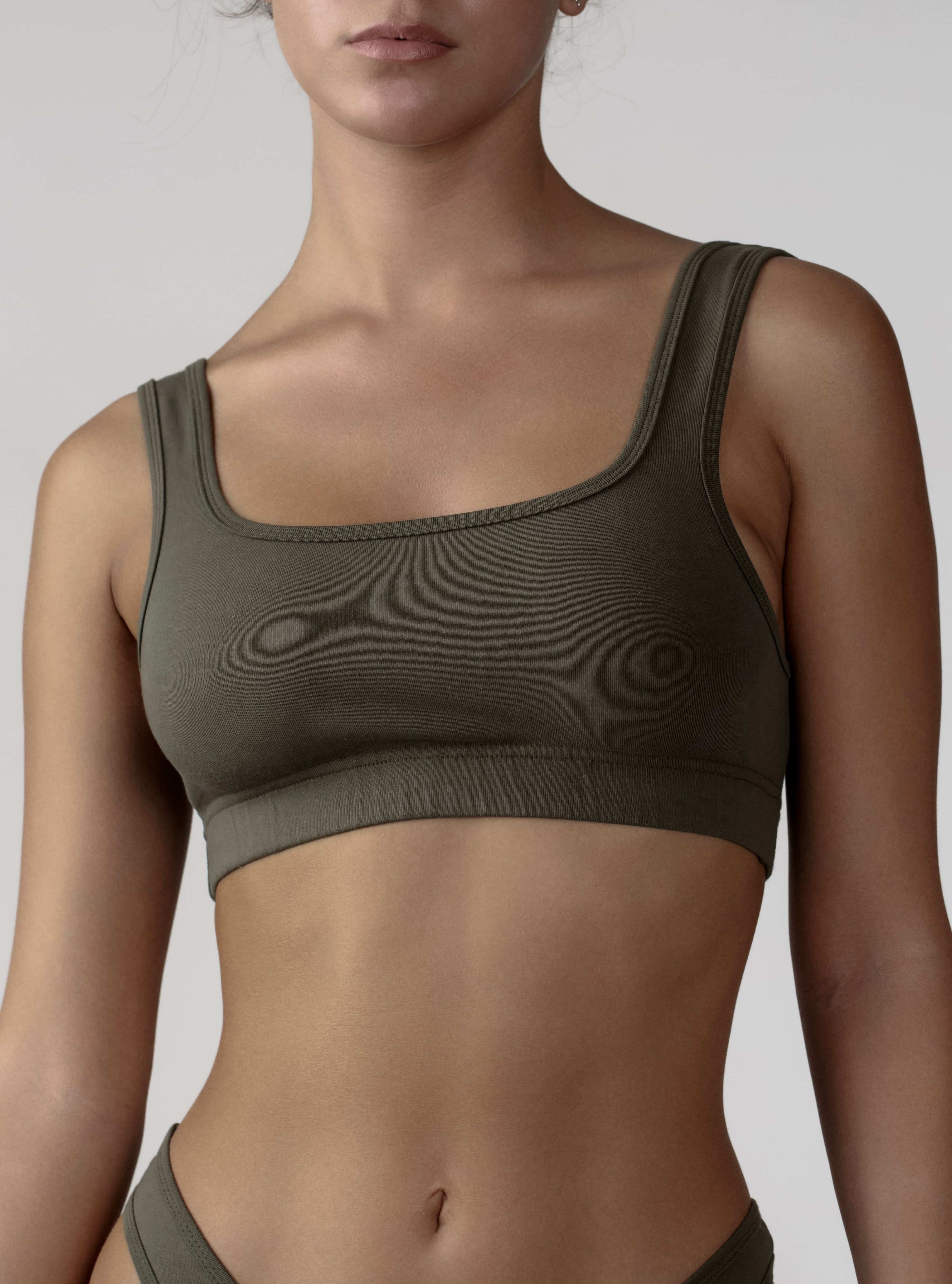 

Топ женский Elements clothes на широких бретелях зеленый XS, на широких бретелях
