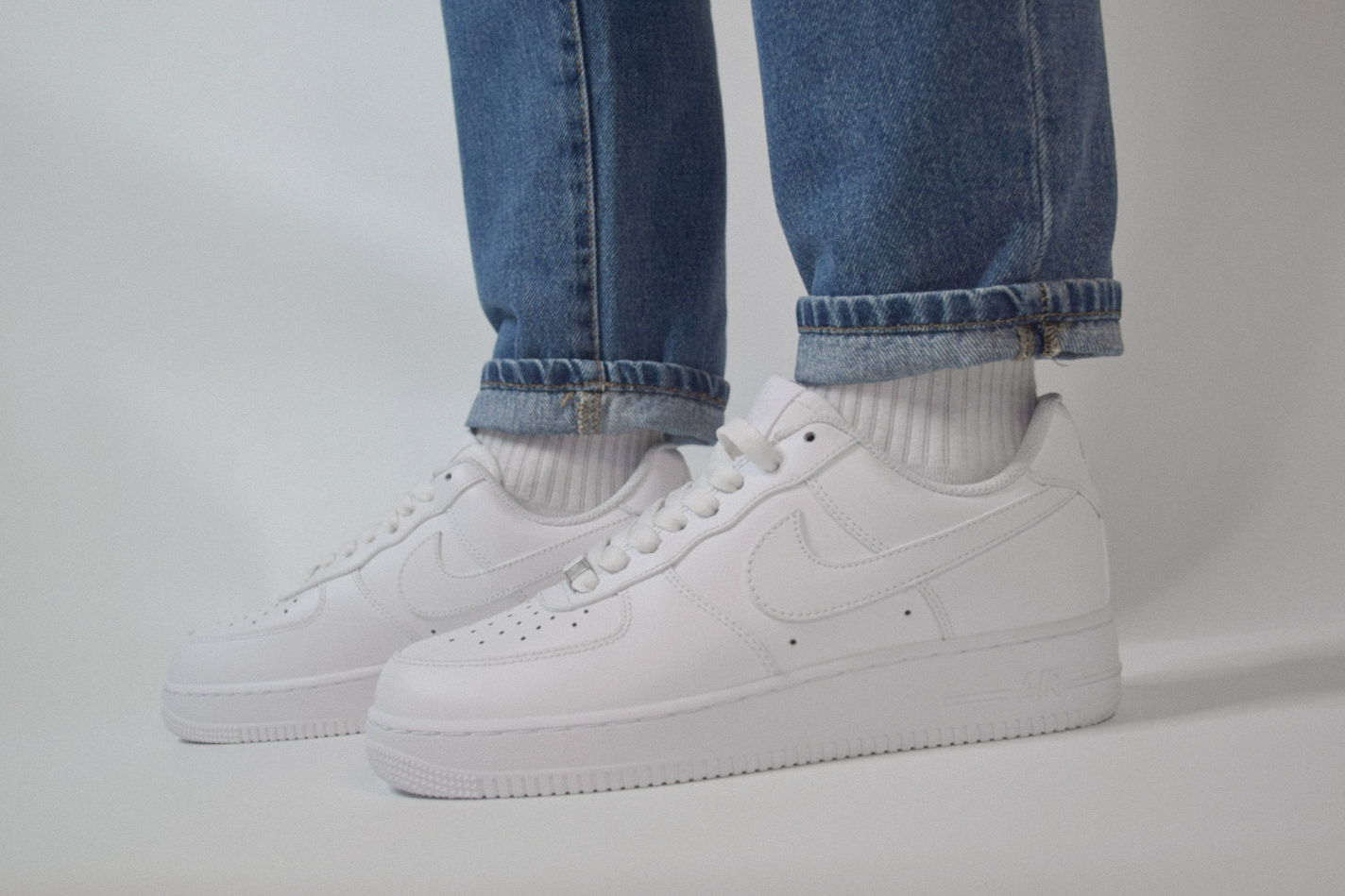 Кеды женские Nike Air Force 1 белые 7 US