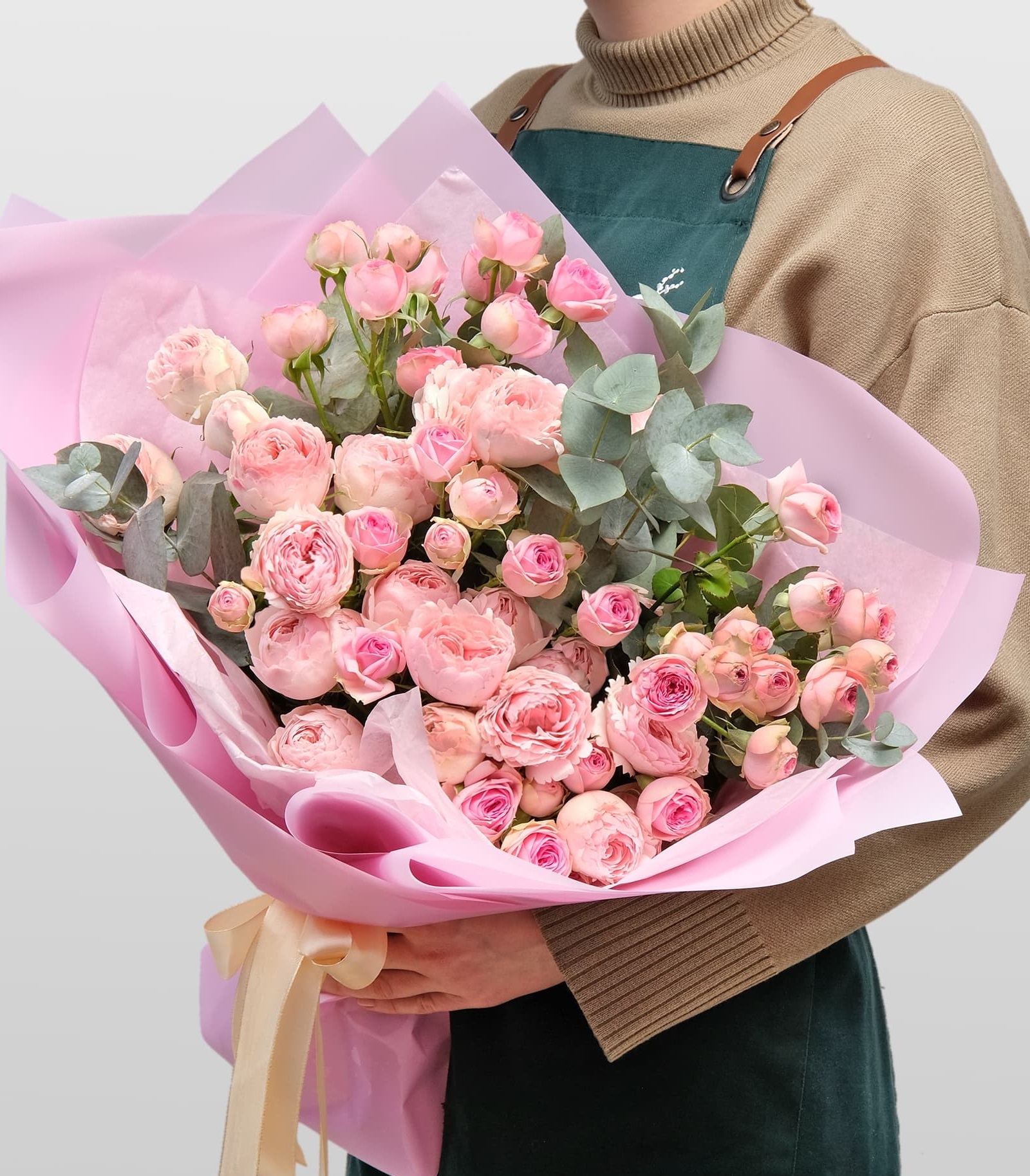 

Букет Studio Floristic из кустовых пионовидных Роз Стефания розовый