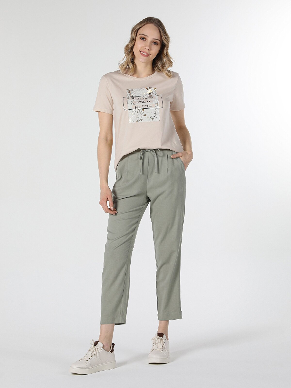 

Футболка женская Colins CL1058128_Q1.V1 бежевая S, CL1058128_Q1.V1